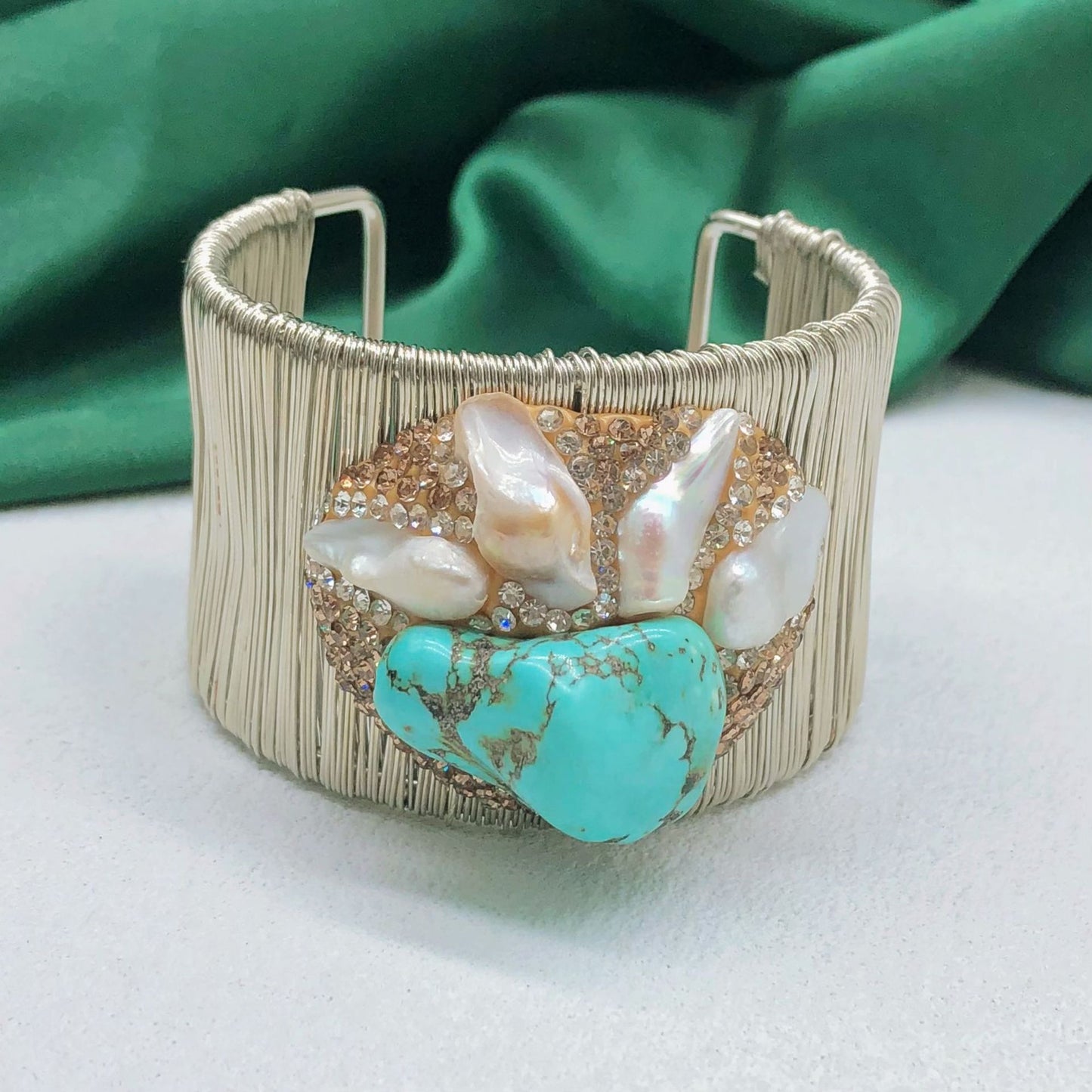 Female Versatile Design A Luxurious Baroque Bracelet