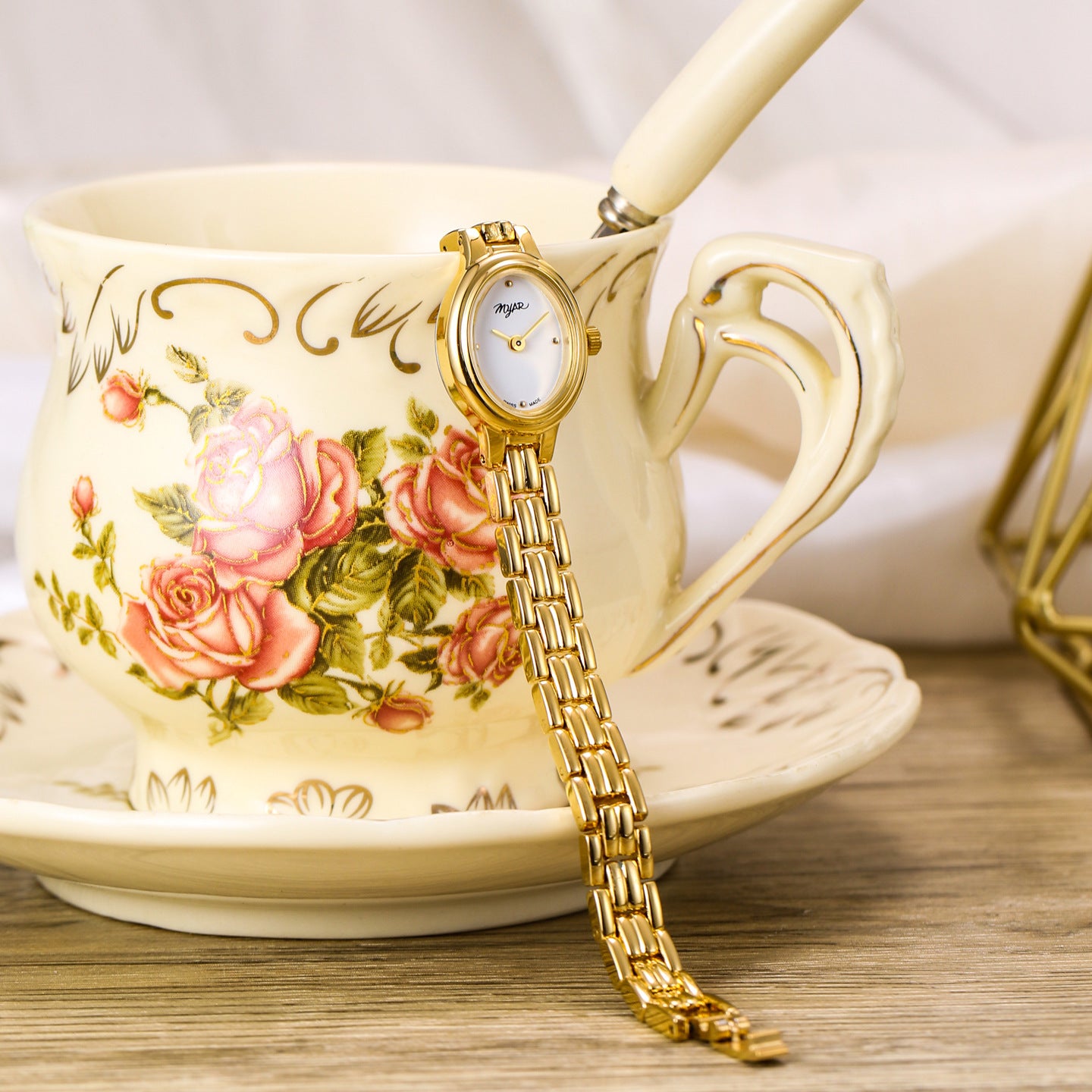 Exquisite Oval Mini Women's Vintage Waterproof Quartz Watch