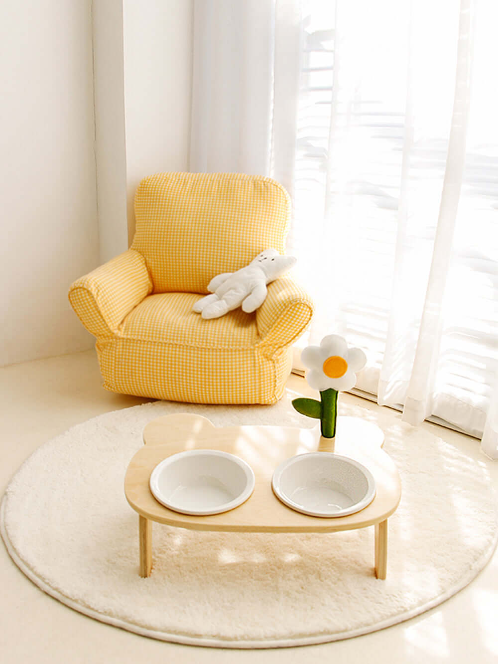 Tilted Daisy Pet Bowl With Stand