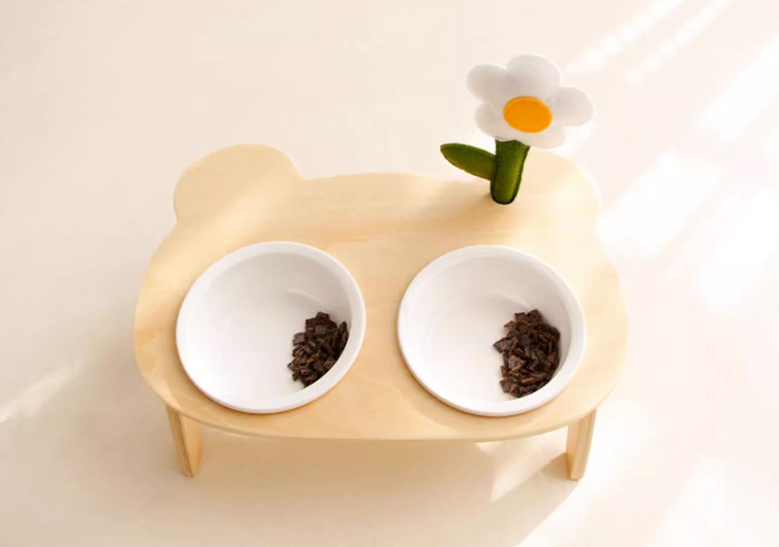 Tilted Daisy Pet Bowl With Stand